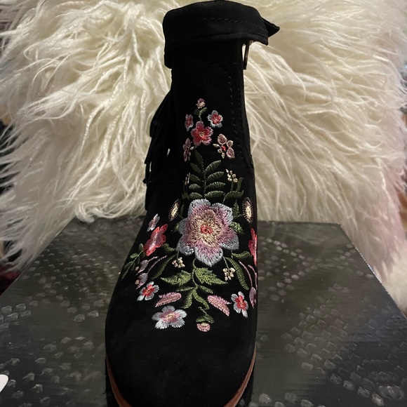 SAM EDELMAN LETTI SUEDE BOOTIES - Picture 4 of 5